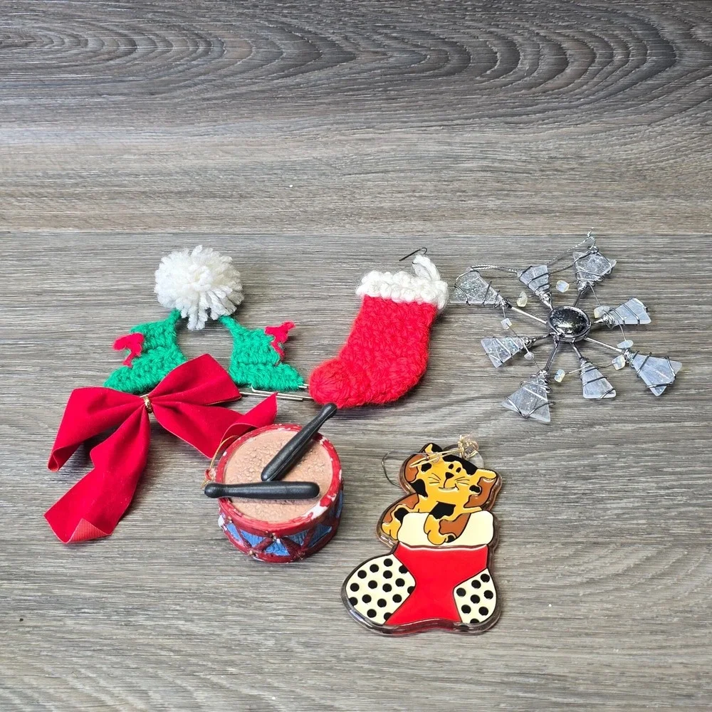 Vintage Christmas Ornament Lot of 6‎ Handmade Knit Stocking Drums Cat Snowflake